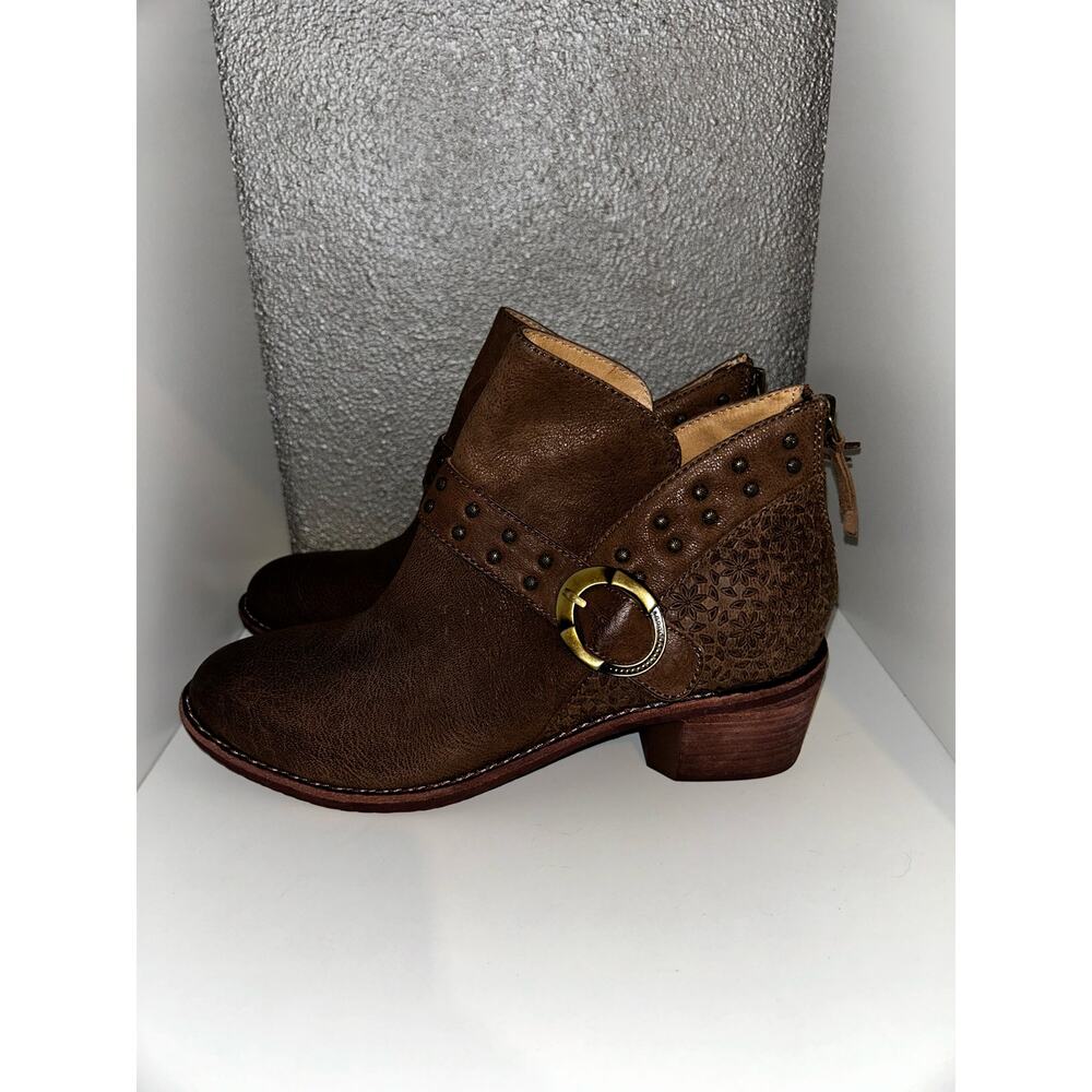 Halsa  Melania  Taupe  Stacked  Heel  Ankle Boot  9M. NWOB